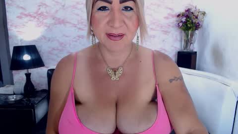 Snapshot of elektra_4_you chatting on January 24, 12:20 pm XIOMY   give LIKE on my page online show from January 24, 12:20 pm