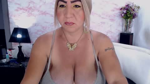 Snapshot of elektra_4_you chatting on February 4, 12:22 pm XIOMY   give LIKE on my page online show from February 4, 12:22 pm