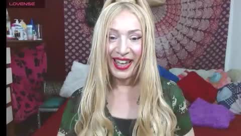 Snapshot of elenaevans2 chatting on February 25, 7:01 pm elenaevans2 online show from February 25, 7:01 pm