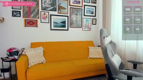 Snapshot of elenalooove chatting on February 18, 5:09 am Elena insta yourdream 1ove online show from February 18, 5:09 am