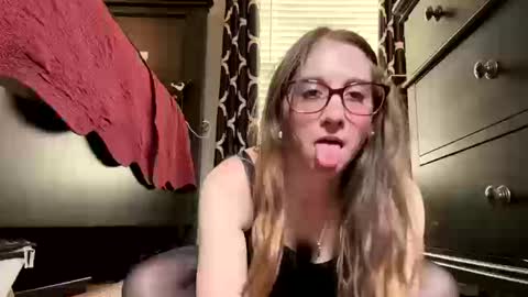 Snapshot of elenore_hoesevelt chatting on October 10, 5:56 pm Elenore Hoesevelt online show from October 10, 5:56 pm
