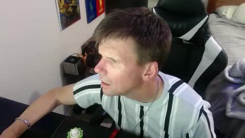 Snapshot of elevatetlb chatting on September 19, 4:25 am Walker online show from September 19, 4:25 am