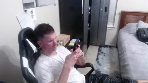 Snapshot of elevatetlb chatting on October 3, 3:58 am Walker online show from October 3, 3:58 am