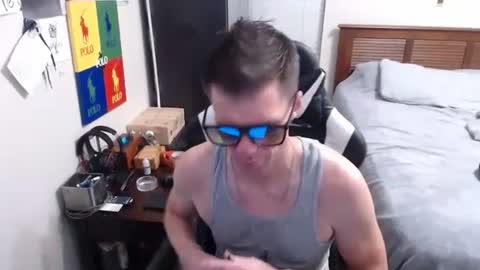 Snapshot of elevatetlb chatting on October 14, 4:02 am Walker online show from October 14, 4:02 am