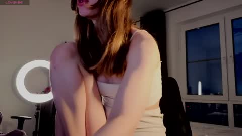 Snapshot of elfiecollins chatting on May 2, 1:10 am Elfie online show from May 2, 1:10 am
