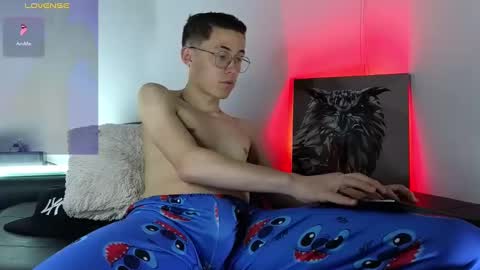 Snapshot of elian_cooper18 chatting on January 13, 1:06 pm Elian online show from January 13, 1:06 pm