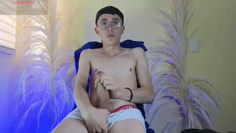 Snapshot of elian_cooper18 chatting on January 23, 1:13 pm Elian online show from January 23, 1:13 pm