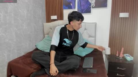 Elian Julian online show from November 6, 1:17 am