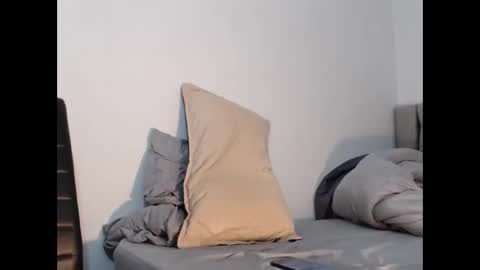 Snapshot of elian_tg chatting on November 11, 2:44 am Elian online show from November 11, 2:44 am