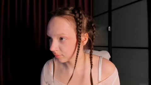 Snapshot of elianareynolds chatting on December 13, 10:30 am Ella online show from December 13, 10:30 am