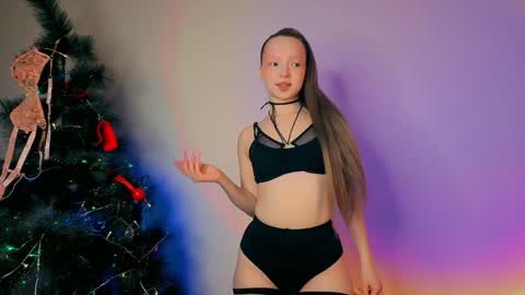 Snapshot of elianareynolds chatting on December 24, 4:33 am Ella online show from December 24, 4:33 am