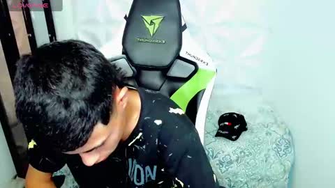 Snapshot of elii_797 chatting on December 4, 1:31 pm bby-santy online show from December 4, 1:31 pm