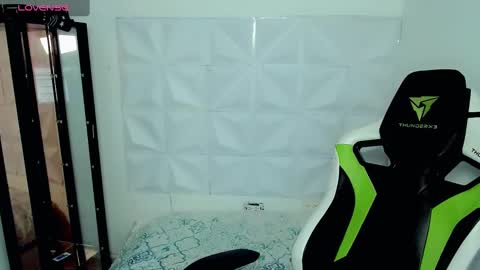 Snapshot of elii_797 chatting on December 4, 4:38 pm bby-santy online show from December 4, 4:38 pm