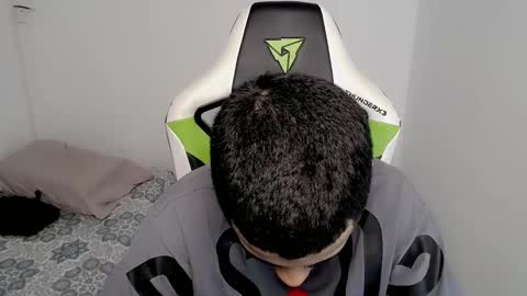 Snapshot of elii_797 chatting on March 10, 4:57 pm bby-santy online show from March 10, 4:57 pm