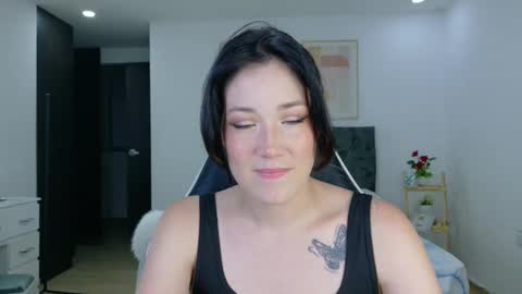 Snapshot of eliiih_ chatting on November 18, 2:28 am eliiih_ online show from November 18, 2:28 am