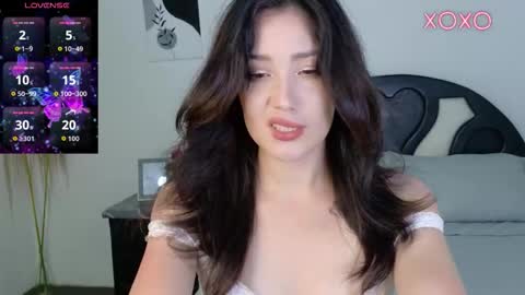 Snapshot of eliiih_ chatting on December 18, 1:55 am eliiih_ online show from December 18, 1:55 am