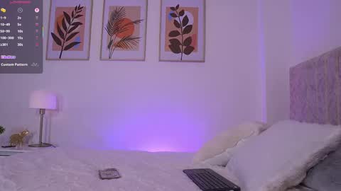 E L I I Z A B E T H   online show from September 13, 12:43 am