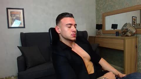 ElijahThorne online show from November 19, 5:29 am