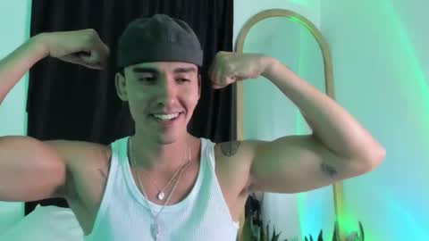 Snapshot of elio_dicaprio chatting on November 5, 1:27 am elio_dicaprio online show from November 5, 1:27 am