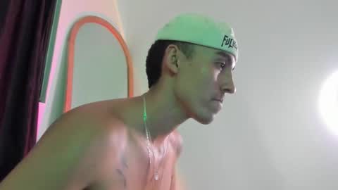 Snapshot of elio_dicaprio chatting on November 6, 12:11 am elio_dicaprio online show from November 6, 12:11 am