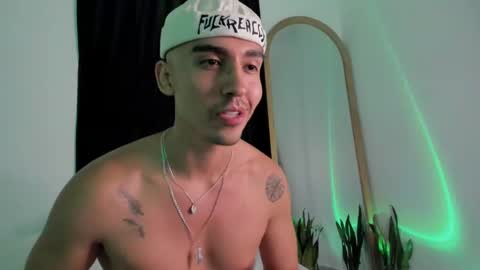 Snapshot of elio_dicaprio chatting on November 8, 1:28 am elio_dicaprio online show from November 8, 1:28 am