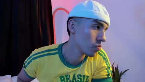 Snapshot of elio_dicaprio chatting on November 14, 3:16 am elio_dicaprio online show from November 14, 3:16 am