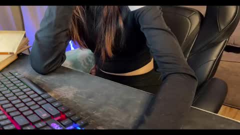 Elisa North online show from January 29, 11:20 am