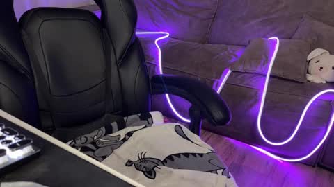 Elisa North online show from February 8, 1:54 pm