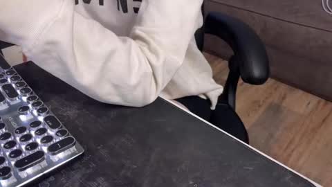 Elisa North online show from March 1, 10:45 am