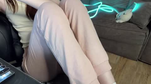 Elisa North online show from March 6, 4:28 pm