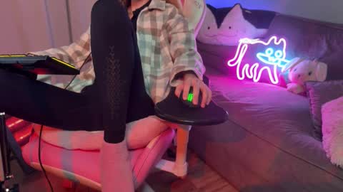 Elisa North online show from September 30, 2:00 pm