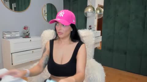 Snapshot of elisabaxter chatting on October 26, 6:30 am Maria online show from October 26, 6:30 am