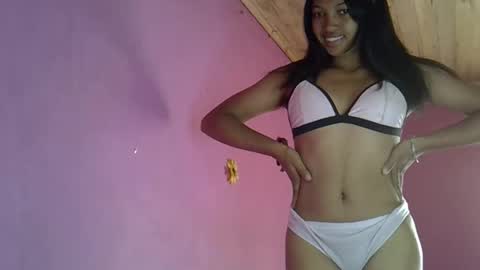 Snapshot of elisah01 chatting on March 4, 3:34 am elisah01 online show from March 4, 3:34 am