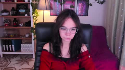 Snapshot of elise_noir chatting on October 6, 4:15 pm Elise online show from October 6, 4:15 pm
