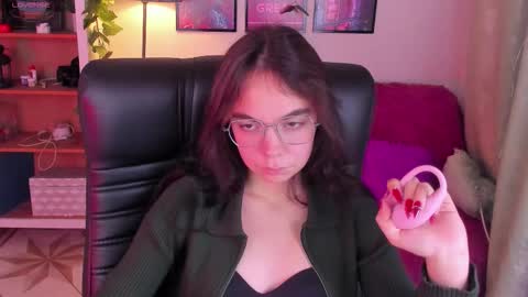 Snapshot of elise_noir chatting on October 14, 4:41 pm Elise online show from October 14, 4:41 pm
