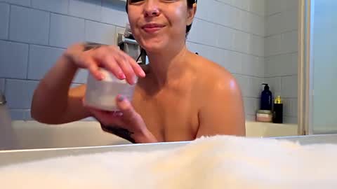 elisehipele online show from September 27, 1:38 pm