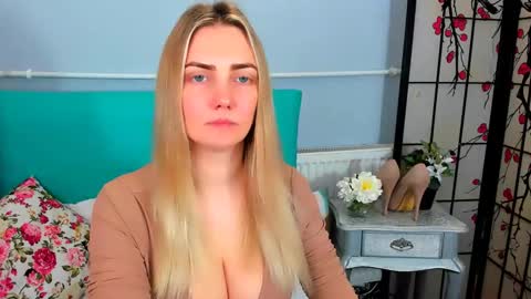 Snapshot of eliseshining chatting on January 20, 12:18 pm Elise online show from January 20, 12:18 pm