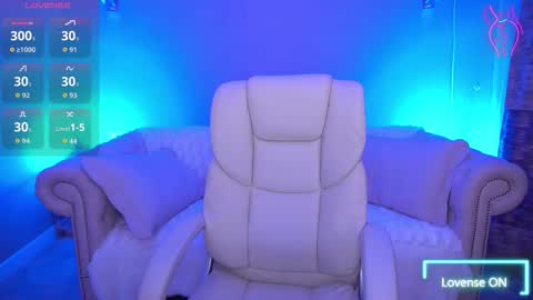 elisevelour online show from November 21, 2:05 pm