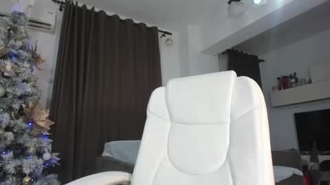 Snapshot of elissavibe chatting on December 4, 1:14 am Elisa Promotion online show from December 4, 1:14 am