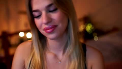 Snapshot of elister_alison chatting on October 15, 9:09 am Sunflower online show from October 15, 9:09 am