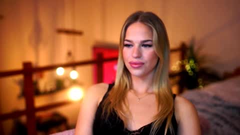 Snapshot of elister_alison chatting on October 30, 7:14 pm Sunflower online show from October 30, 7:14 pm