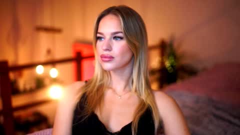 Snapshot of elister_alison chatting on November 6, 5:25 pm Sunflower online show from November 6, 5:25 pm