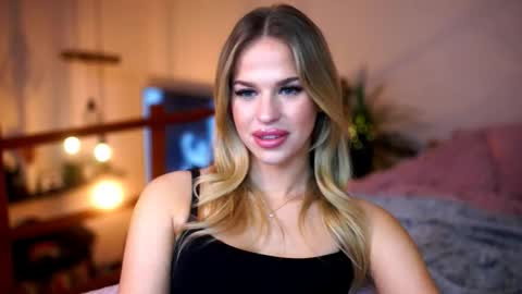 Snapshot of elister_alison chatting on November 9, 5:44 pm Sunflower online show from November 9, 5:44 pm