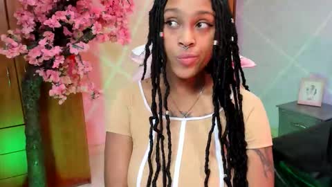 Snapshot of elit_noa chatting on September 15, 7:47 pm elit noa online show from September 15, 7:47 pm