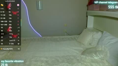 Snapshot of eliz_v_ta chatting on October 1, 11:11 pm Eliz online show from October 1, 11:11 pm