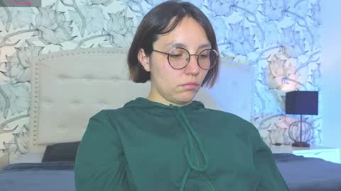 Eliza online show from April 15, 7:58 pm