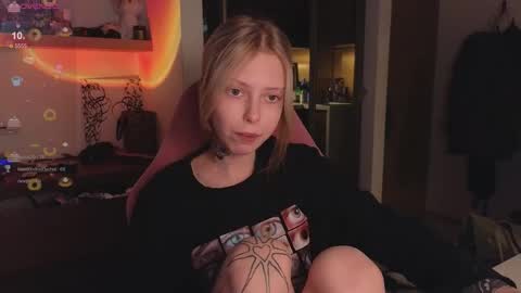 Elizabeth online show from December 3, 9:35 pm