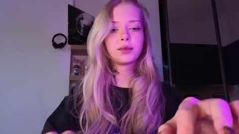 Elizabeth online show from March 6, 2:24 pm