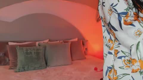 Snapshot of elizabeth_clark_ chatting on October 24, 8:05 pm Eli online show from October 24, 8:05 pm