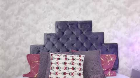 Elizabeth online show from December 21, 4:03 pm